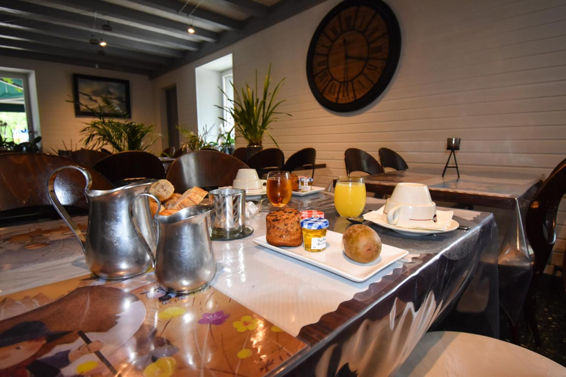 Hotel Le Chinfrey 莱热 外观 照片